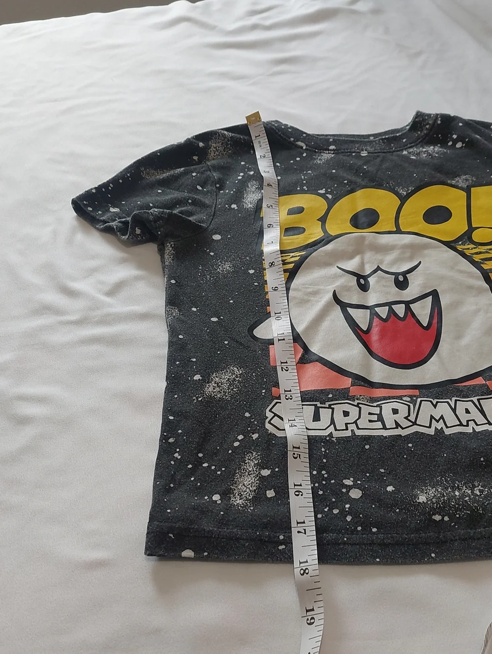Nintendo Black 'Boo!' Super Mario Graphic Tee with Yellow & Red Accents.Size XS